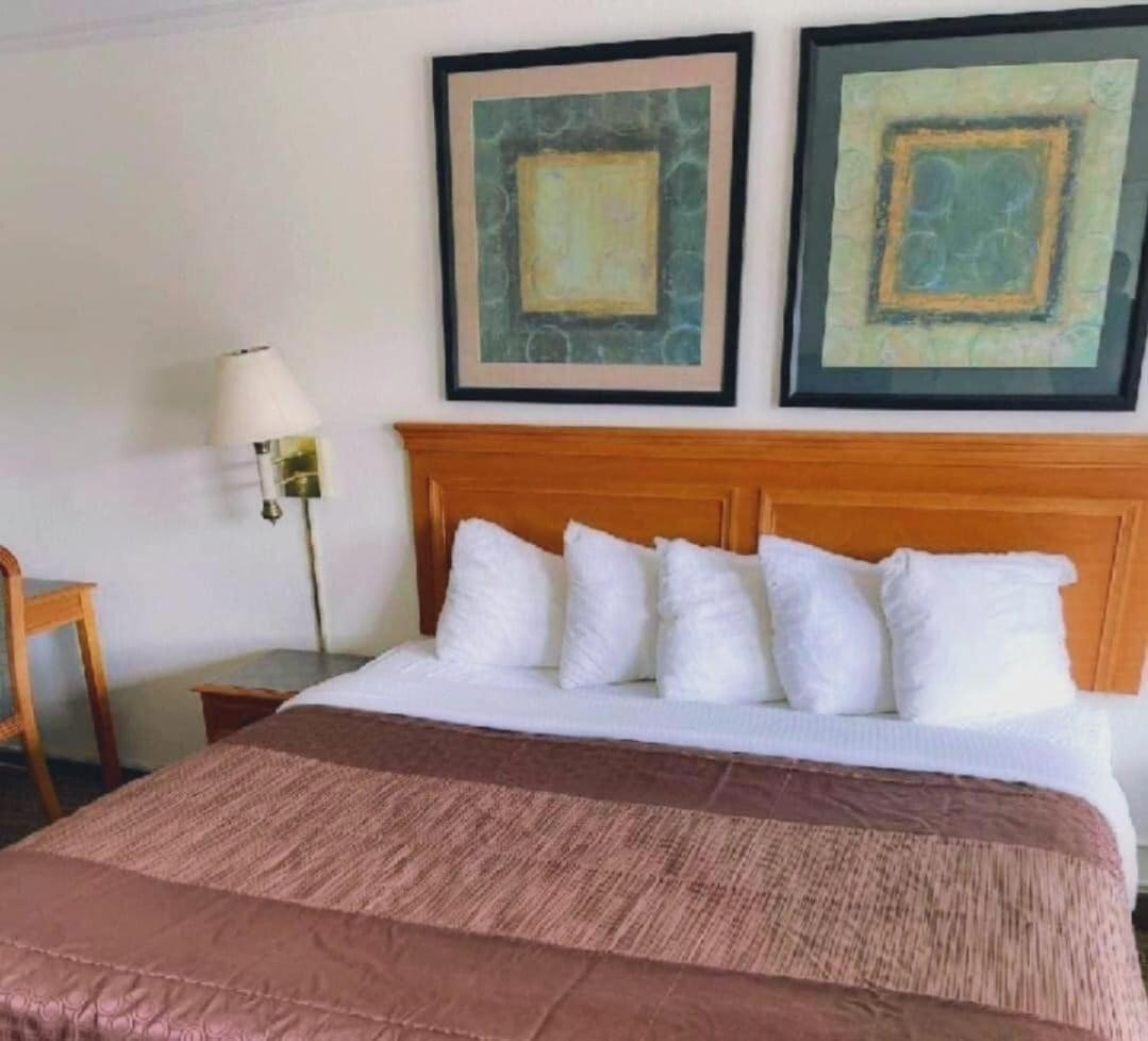 Rodeway Inn Хънтсвил Екстериор снимка